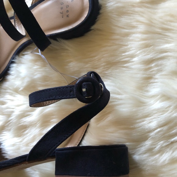 Sandals - Picture 3 of 6